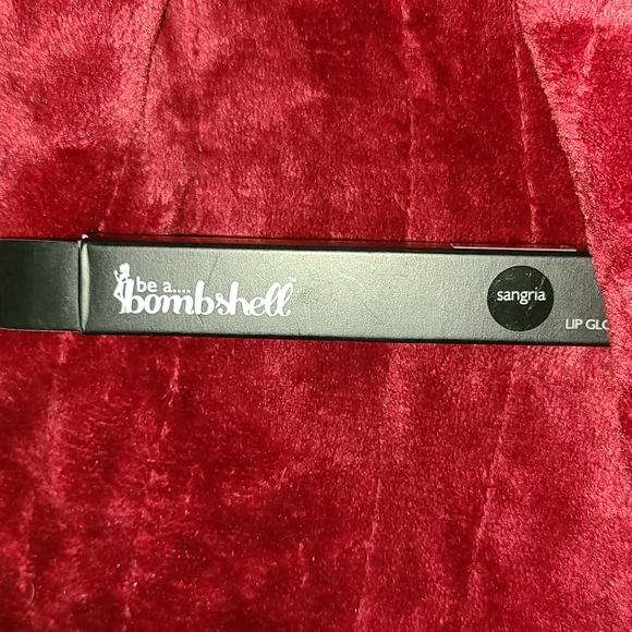 NIB BE A BOMBSHELL LIP GLOSS shade sangria - Picture 5 of 6